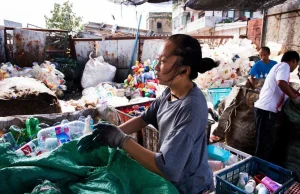Chiny wstrzymują import odpadów - świat tonie w śmieciach