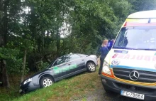 Kierowca taxi zasłabł podczas jazdy i wypadł z drogi. To drugi taki...