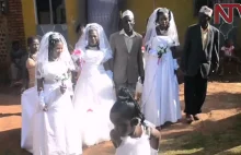 Murzyński ślub: Ugandańczyk żeni się z trzema kobietami naraz, dwie to siostry