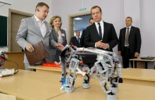 Zamiast rosyjskiego suberrobota premierowi Miedwiediewowi pokazano zestaw Lego