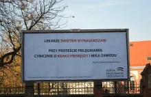 Pielęgniarki protestują... na bilbordach: "W Polsce pielęgniarek nie cenią"