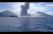 Erupcja wulkanu w Papui-Nowej Gwinei nagrana na kamerze.