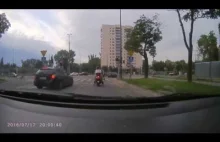 Idiota w BMW prawie potrąca pieszych
