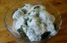 Brokuły w sosie sojowo-jogurtowym