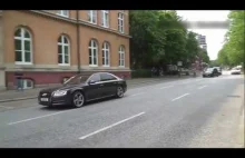 Antifa blokuje drogę w Niemczech. Audi wjeżdża w blokadę!