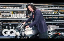 Keanu Reeves pokazuje najcenniejsze motocykle w swoim sklepie
