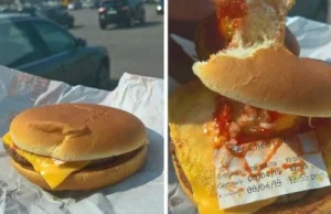 Cheeseburger z McDonald's z niespodzianką. W kanapce był kawałek papieru