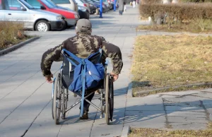 Bezdomny na wózku niech umiera, bo...