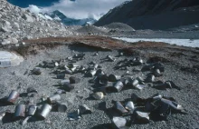 Mount Everest jest zasypany śmieciami i ludzkimi odchodami
