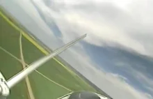 Lot pomiędzy łopatami turbin wiatrowych [wideo