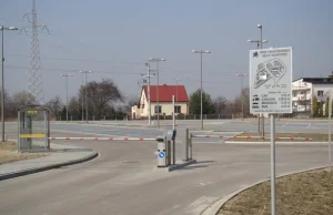 Brzezinka: parking dla zwiedzających Birkenau wciąż pusty