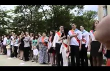 Ukraińscy licealiści z Krymu śpiewają hymn swojej ojczyzny