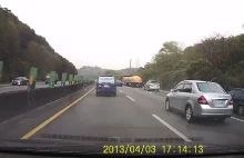 Jak niewiele potrzeba do poważnego wypadku na autostradzie