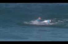 Atak rekina na surfera podczas oczekiwania na fale