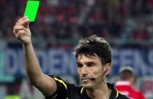 Niecodzienne wydarzenie. Sędzia w drugiej lidze włoskiej pokazuje zieloną kartkę