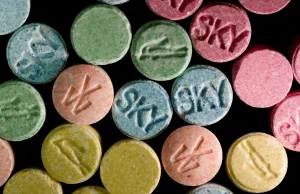 Ecstasy wyleczy alkoholizm? Naukowcy ruszają z testami