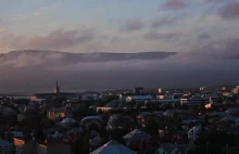 Zachód słońca o 23:30 w Reykjaviku