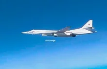 Samoloty dalekiego zasięgu bombardują ISIS