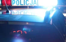 Policjanci chcieli pomóc zepchnąć zepsute auto. Okazało się, że samochód...