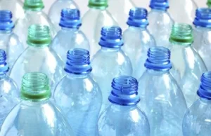Co oznaczają symbole na dnie butelek z wodą?