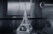 Frezowanie wieży Eiffel z bloku aluminiowego na 5-osiowej maszynie CNC