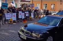 Angela Merkel wygwizdana podczas wizyty w Czechach i Estonii [WIDEO]