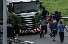 Mieszkańcy Calais zapowiadają blokadę - żądają zniszczenia „dżungli”