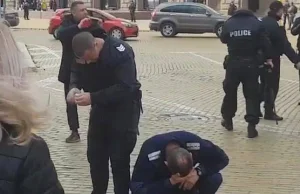 Bułgarska policja rozpyla gaz łzawiący pod wiatr