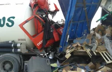 Najechanie na tył polskiej ciężarówki w Belgii - kierowca przeżył we wraku...