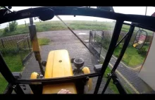 Przejażdżka ciągnikiem rolniczym Ursus C-330, widok z perspektywy kierowcy