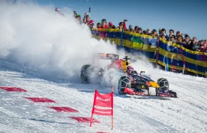Przejażdżka bolidem F1 po śniegu