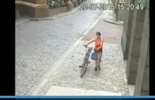 Zobacz, jak kradną rowery w centrum Wrocławia (FILM Z KAMERY