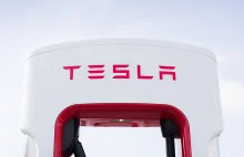 Tesla zmienia zasady darmowych Superchargerów