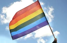 Wystrzelili tęczową flagę w kosmos, aby był on przyjazny LGBT