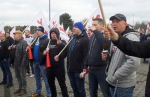 Protest pracowników Volkswagena w Poznaniu - chcą całej masy dodatków do pensji