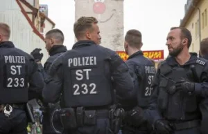 Niemcy: Nożownik zaatakował Polaka obok meczetu. Ofiara nie żyje