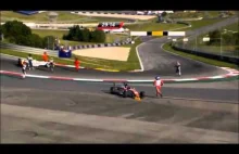 Bolid Formuły 4 bez kierowcy w środku stacza się z wzniesienia