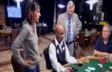 Diler w turnieju pokera popełnia wielki błąd