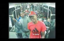 Czarny mężczyzna katuje w metrze białego człowieka!