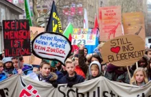 Niemcy: Zmusili dzieci do uczestnictwa w marszu na rzecz imigrantów z Lampedusy