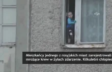 Kilkuletni chłopiec balansował w oknie na 8 piętrze w Rosji. Rodzicami...