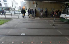 Augsburg montuje LEDy w chodnikach, by chronić pieszych zapatrzonych w smartfony