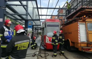 Pożar tramwaju na rynku w Katowicach: Zapalił się tramwaj linii 19 z...