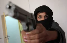 Chwyciła za broń i wymierzyła sprawiedliwość - zastrzeliła 10 islamistów