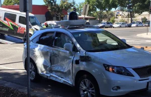 Autonomiczny samochód Google stał się ofiarą poważnego wypadku