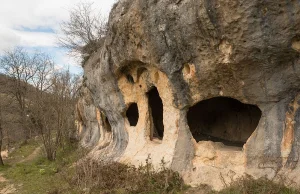Jak żył średniowieczny pustelnik? Nowe odkrycie polskich archeologów