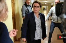 Minister Zalewska ważyła plecaki.