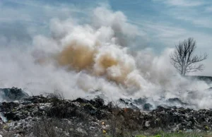 Ekolog: pożary śmieci powodują emisję szkodliwych związków