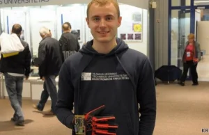 Student z Solecznik skonstruował rękawicę "rozumiejącą" język migowy