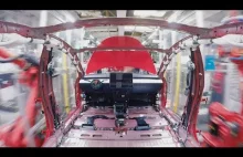 Jak powstaje Tesla Model 3. Widok z pierwszej "osoby" z linii produkcyjnej.